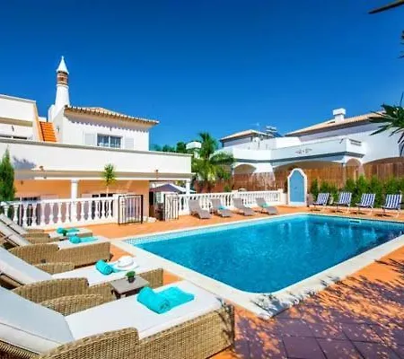 Vale Do Garrao Sleeps 8 Pool Air Con T607877