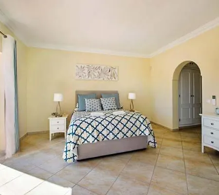 Villa Vale Do Garrao Sleeps 8 Pool Air Con T607877 Quinta do Lago
